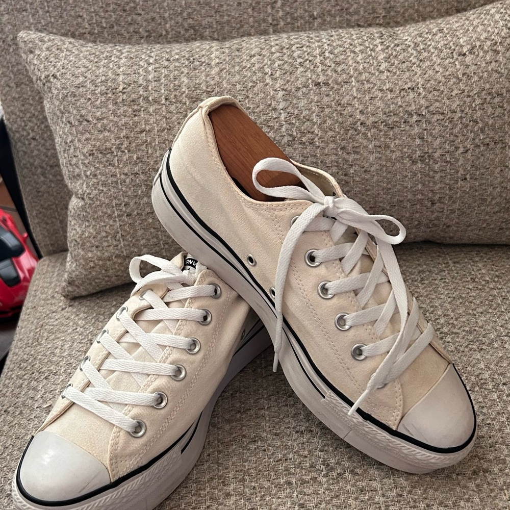 Classic Platform Canvas Sneakers in Cream - Picture 5 of 9